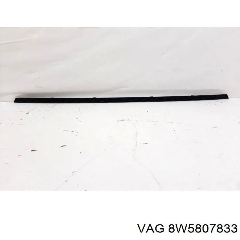 Moldura central del parachoques trasero VAG 8W5807833 precio, desde 98,52 EUR