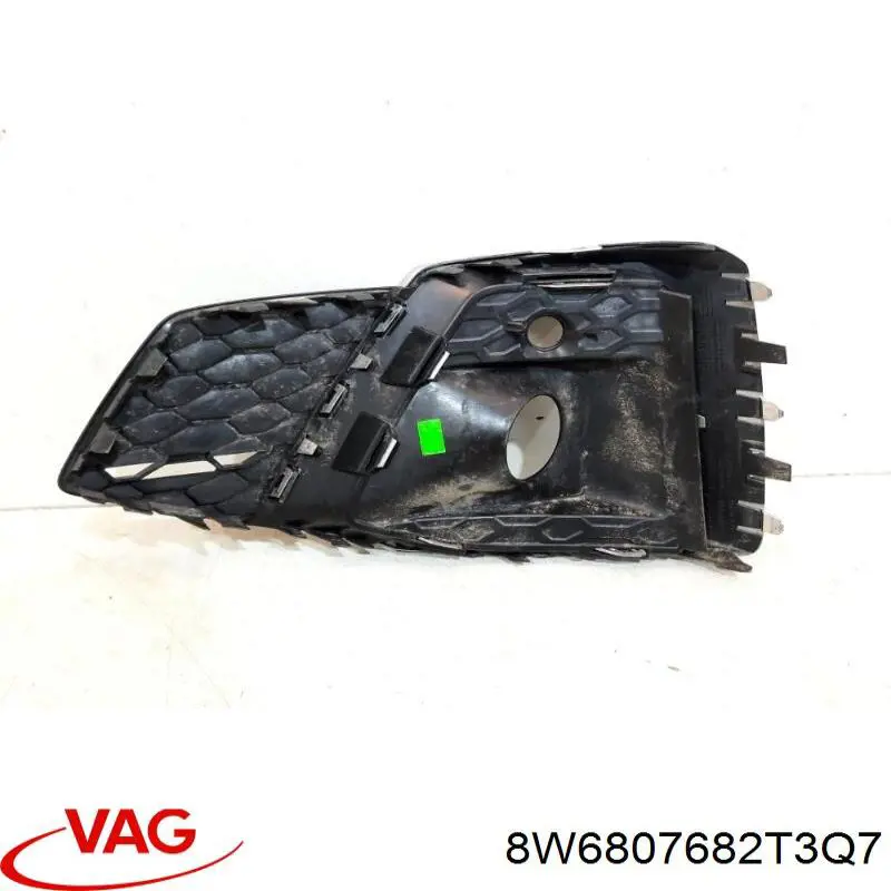 8W6807682T3Q7 VAG Rejilla interior derecha del parachoques delantero