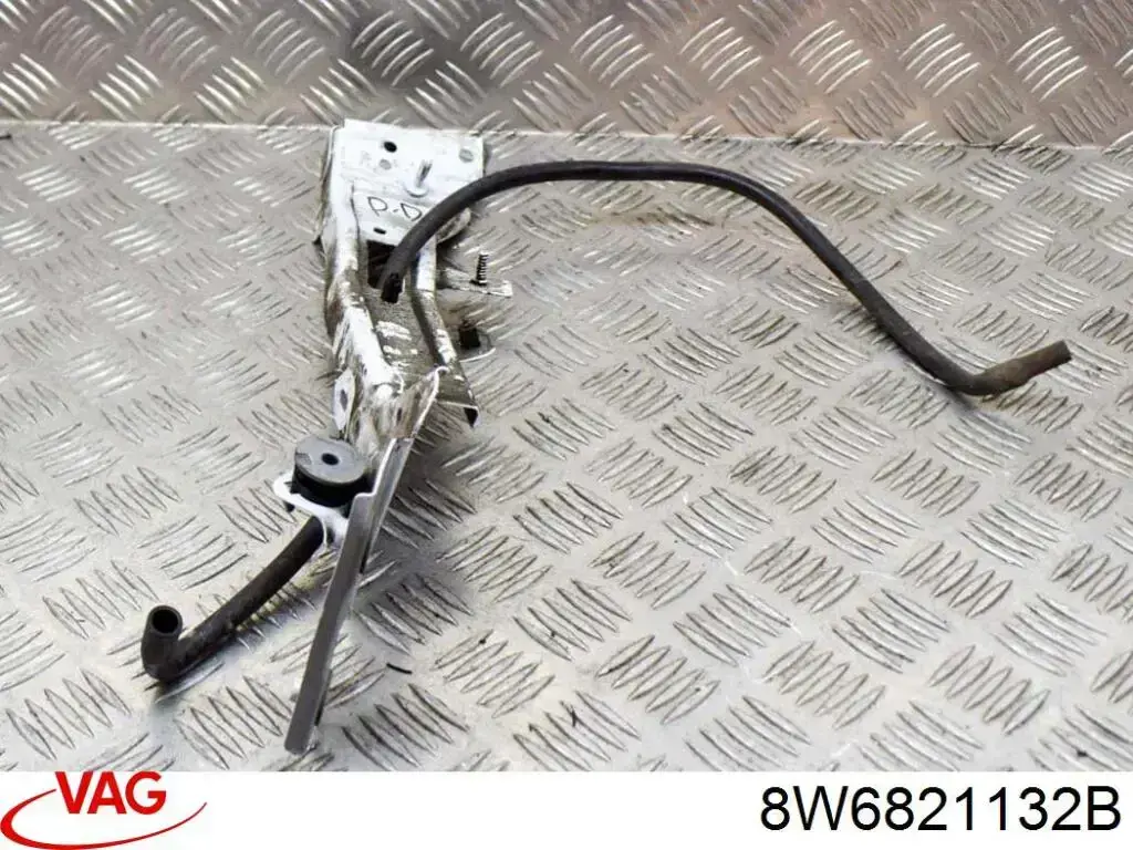Comprar 8W6821132B VAG Soporte delantero de guardabarros delantero derecho