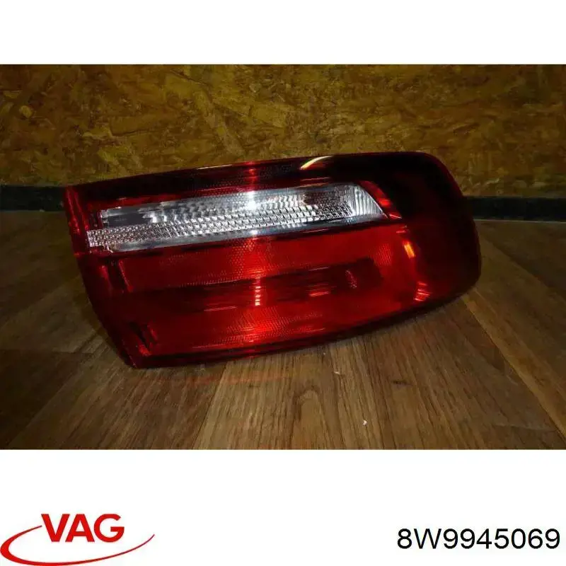 8W9945069 VAG piloto posterior exterior izquierdo