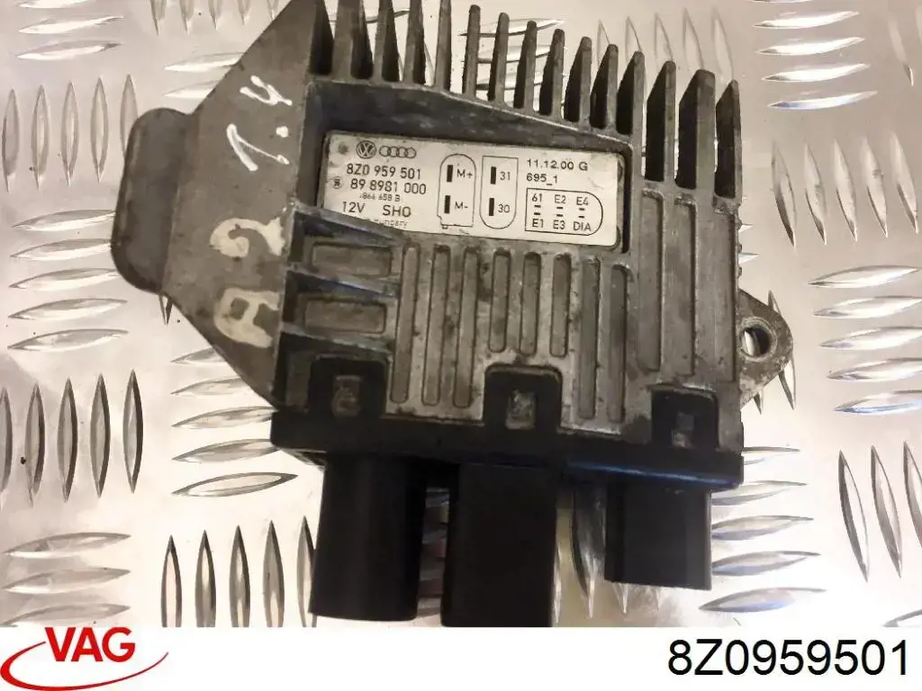 Regulador de velocidad del ventilador de refrigeración (unidad de control) 8Z0959501 VAG