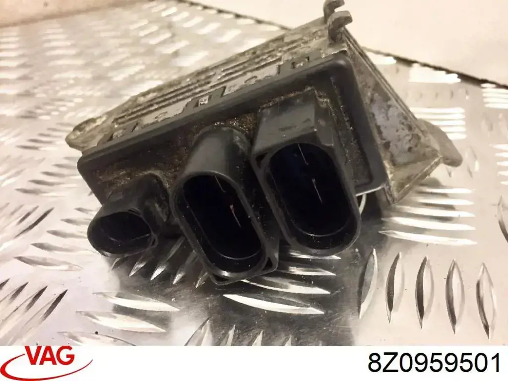 Regulador de velocidad del ventilador de refrigeración (unidad de control) 8Z0959501 VAG