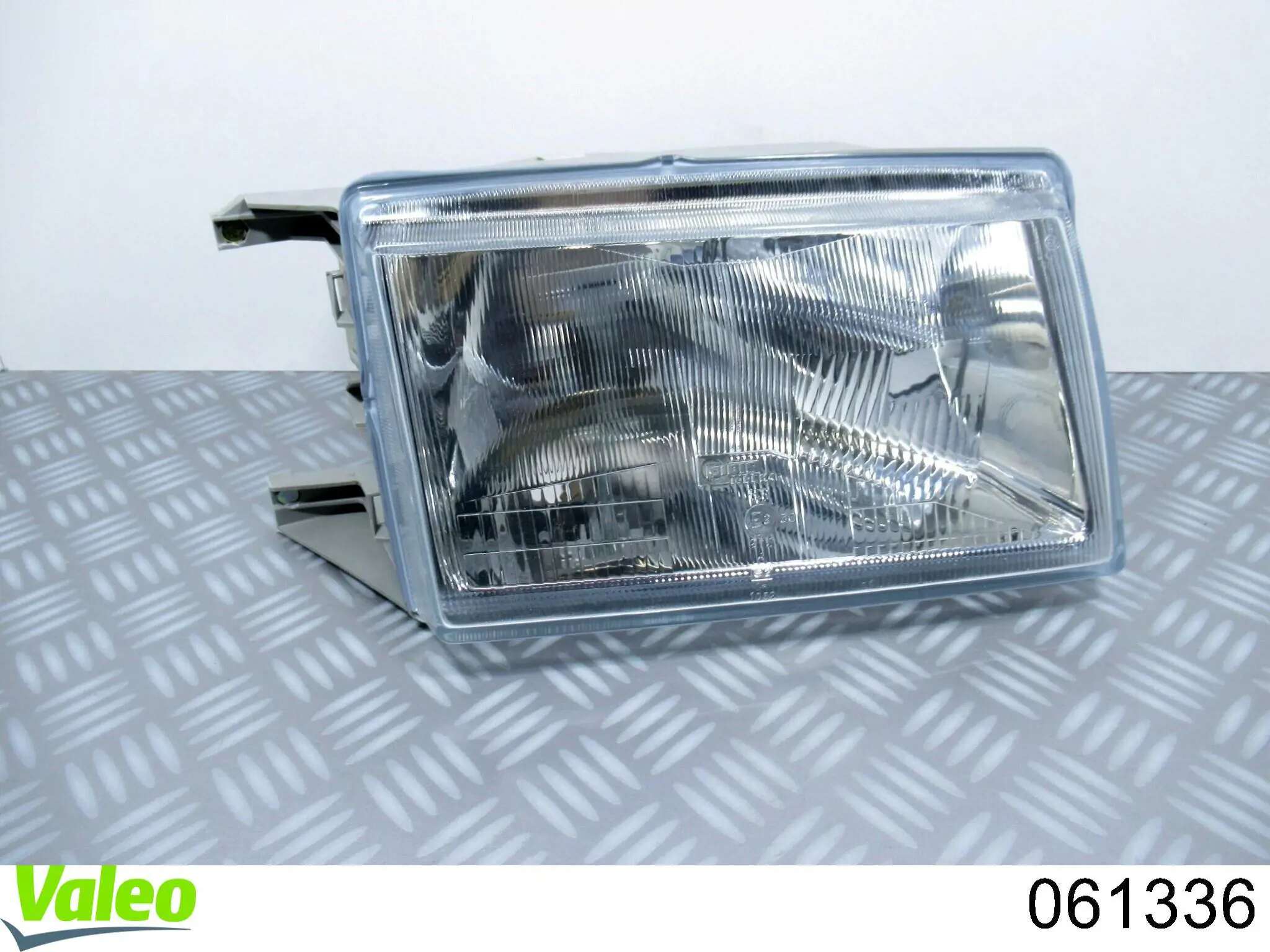 Comprar 7701029901 Renault (RVI) Faro derecho