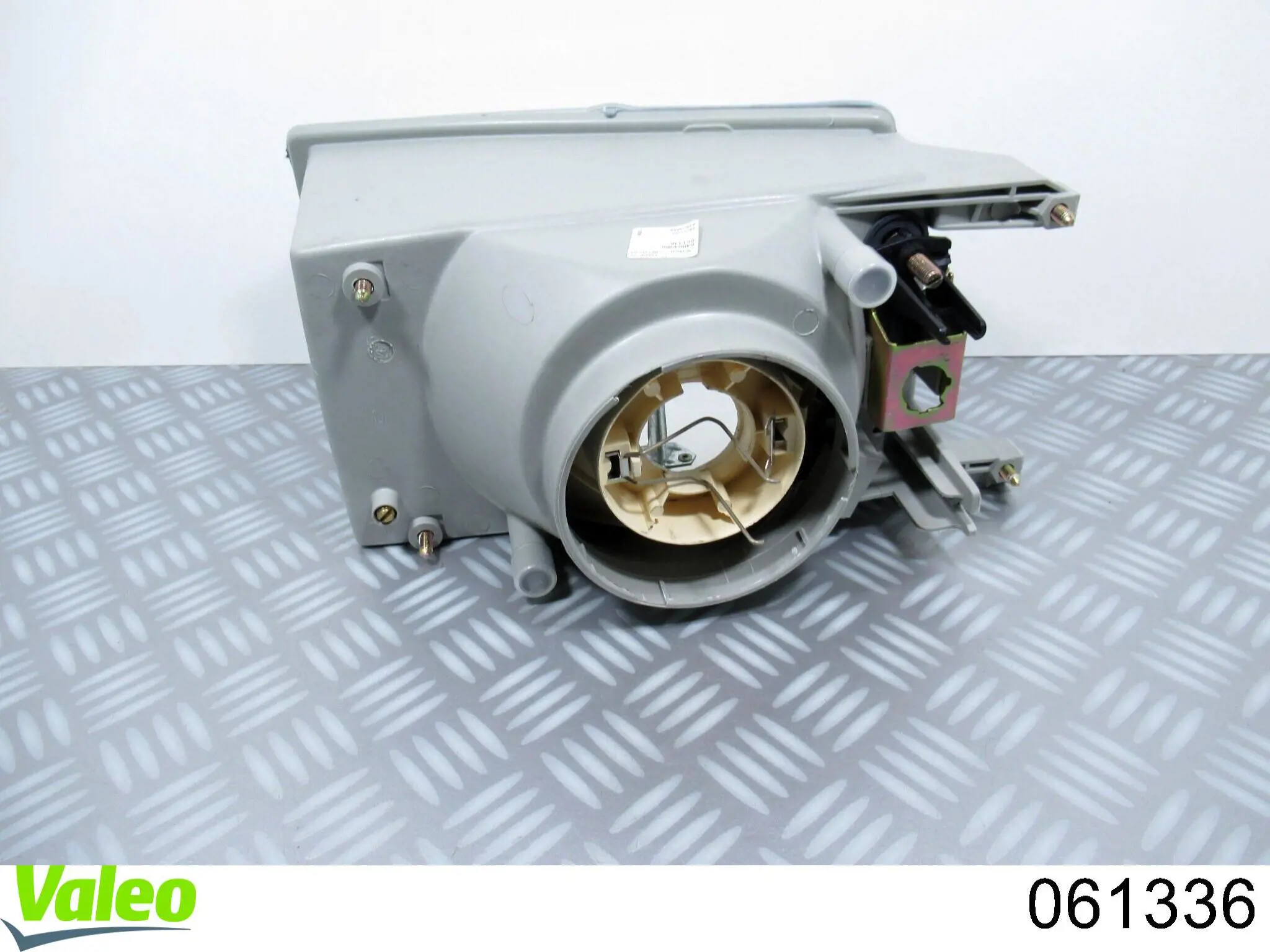 Faro derecho Renault (RVI) 7701029901 precio, desde 46,89 EUR