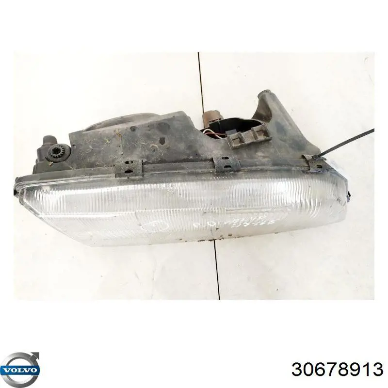 Faro derecho Volvo 30678913 precio, desde 129,23 EUR
