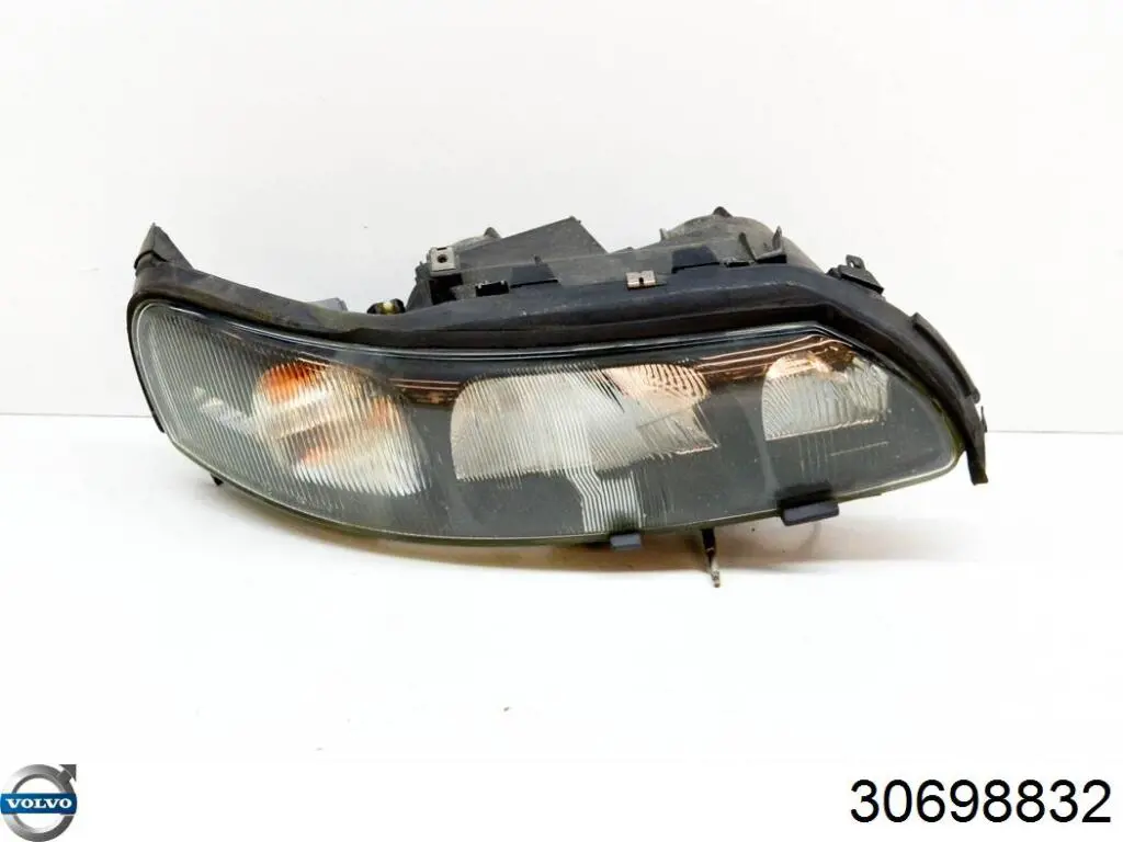 30698832 Volvo faro derecho