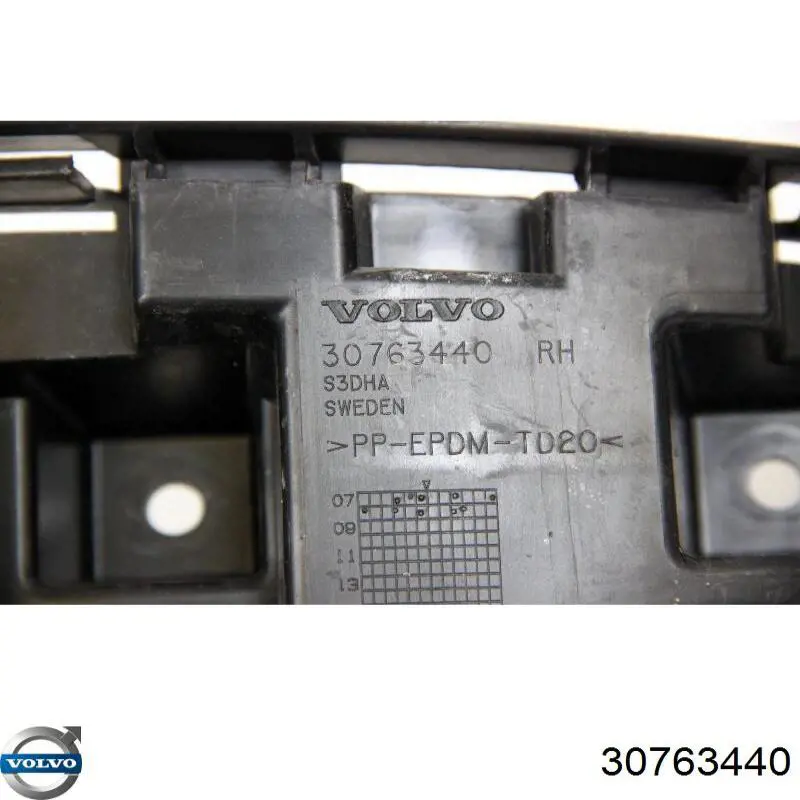 Soporte exterior izquierdo del parachoques trasero 30763440 Volvo