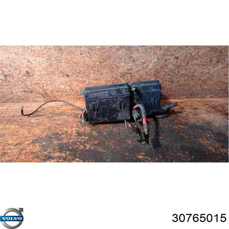 Comprar 31327215 Volvo Caja de fusibles trasera interior