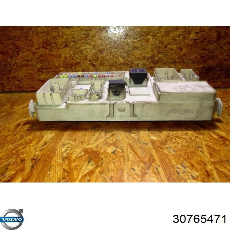 Comprar 30765471 Volvo Caja de fusibles trasera interior