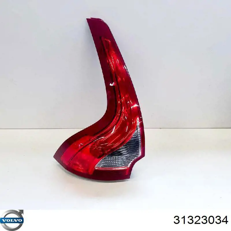 31323034 Volvo Piloto trasero izquierdo