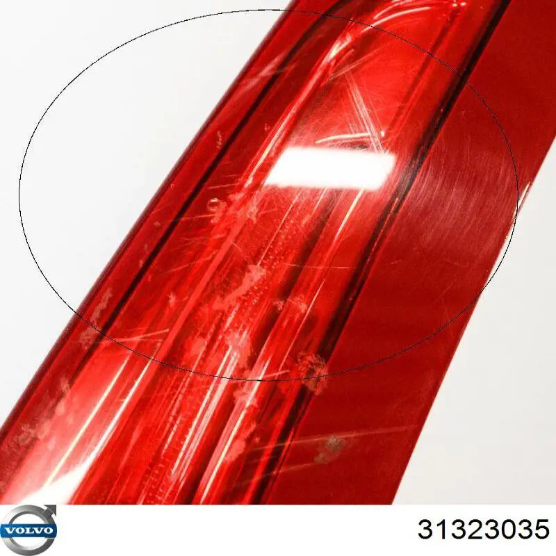 31323035 Volvo Piloto trasero derecho