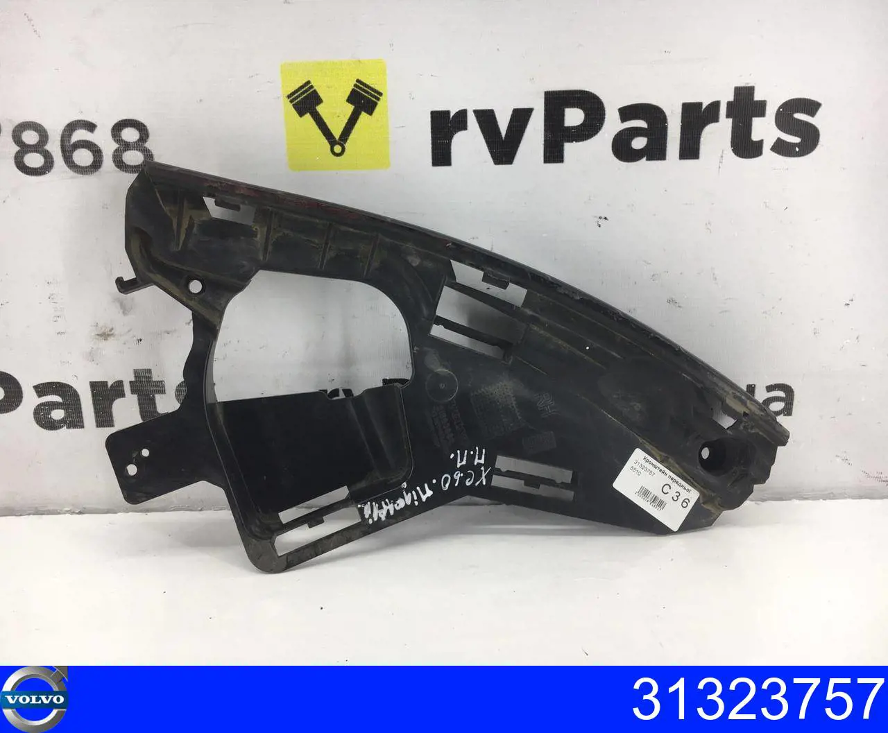 Soporte de fijación del faro delantero derecho Volvo 31323757 precio, desde 29,18 EUR