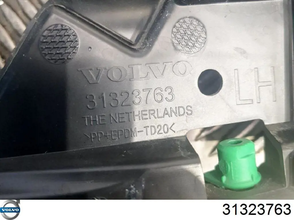 Soporte exterior izquierdo del parachoques trasero 31323763 Volvo