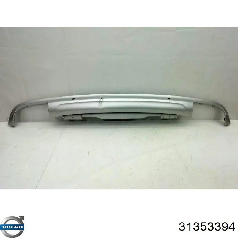 31353394 Volvo moldura de parachoques trasero