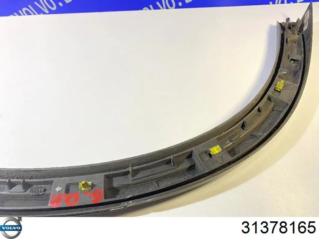 Comprar 40017387 Volvo Extensión de la aleta trasera derecha
