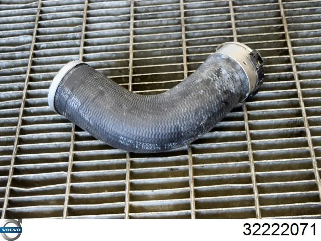 Tubo flexible de aire de sobrealimentación Volvo 32222071
