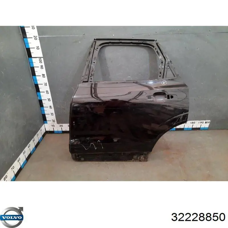 32399081 Volvo Puerta trasera izquierda