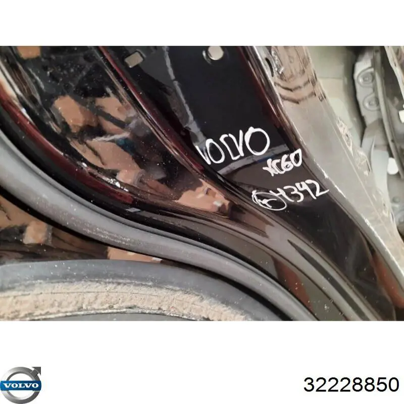 Puerta trasera izquierda Volvo 32399081 precio, desde 1065,77 EUR