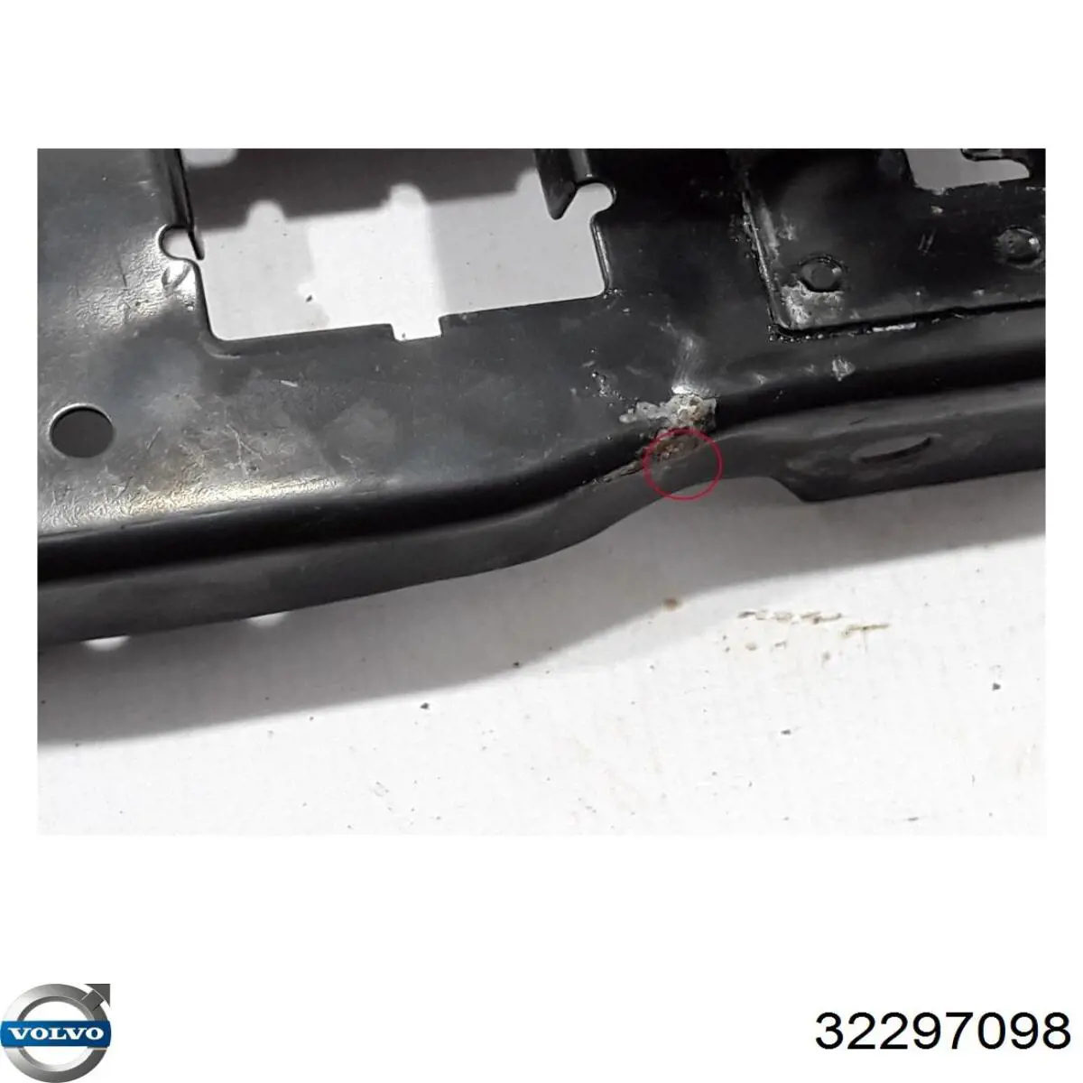 32297098 Volvo Soporte de radiador superior (panel de montaje para foco)