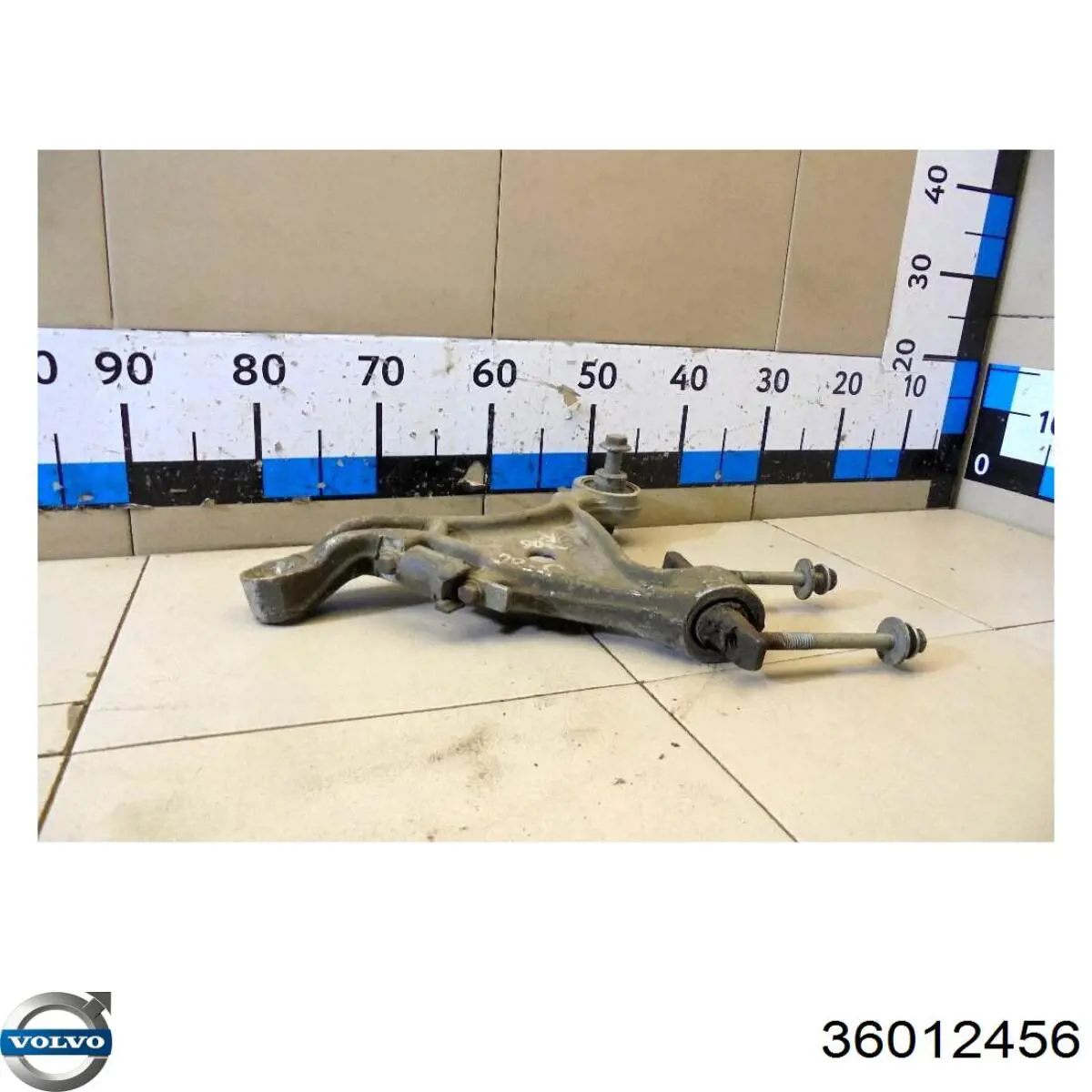 Comprar 36012456 Volvo Brazo inferior derecho de la suspensión delantera