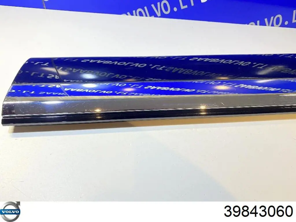 39843060 Volvo Moldura inferior de puerta trasera derecha