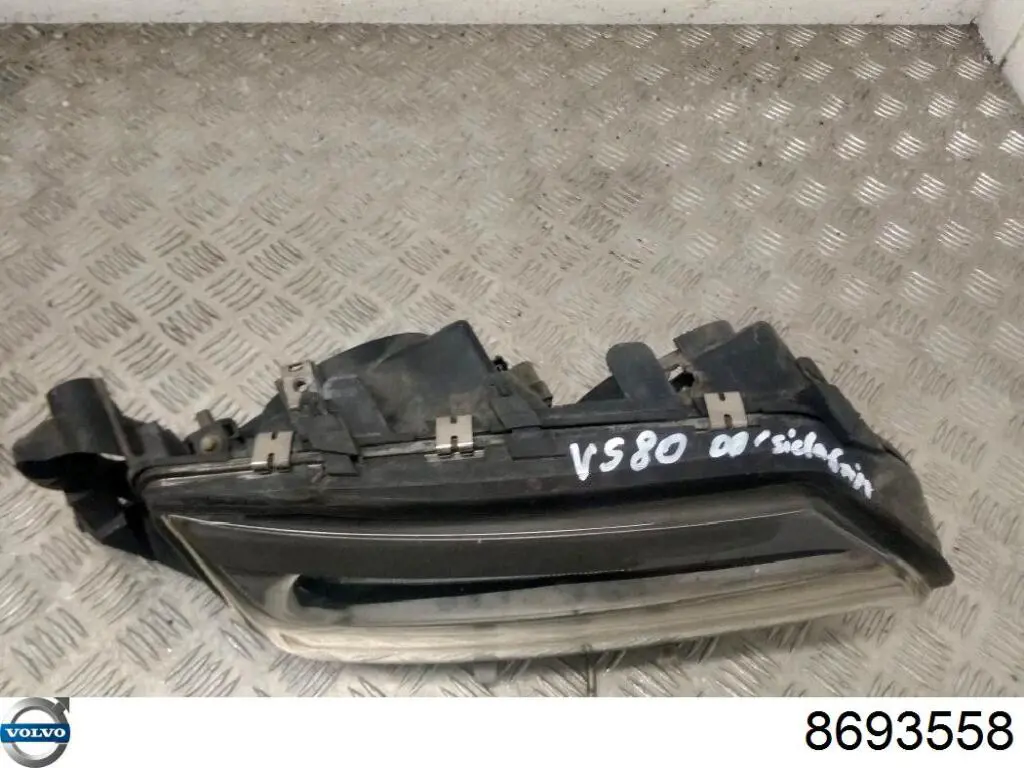 Faro derecho Volvo 8693558 precio, desde 75,50 EUR