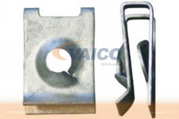 Comprar LR010639 Land Rover Tuerca remachable para tornillo autorroscante