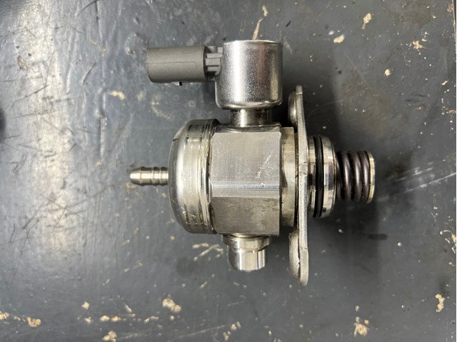 VAG 06H127025P Bomba de alta presión  disponible Valladolid