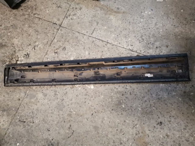 80A853959GGRU Moldura de puerta delantera izquierda inferior  comprar en Zaragoza