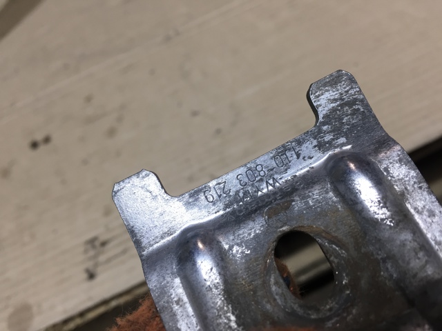 1J0803219 VAG Montaje De Bateria (Soporte) comprar Alcalá