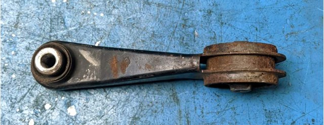 RENAULT 8200155207 Soporte de motor trasero  en stock Terrassa