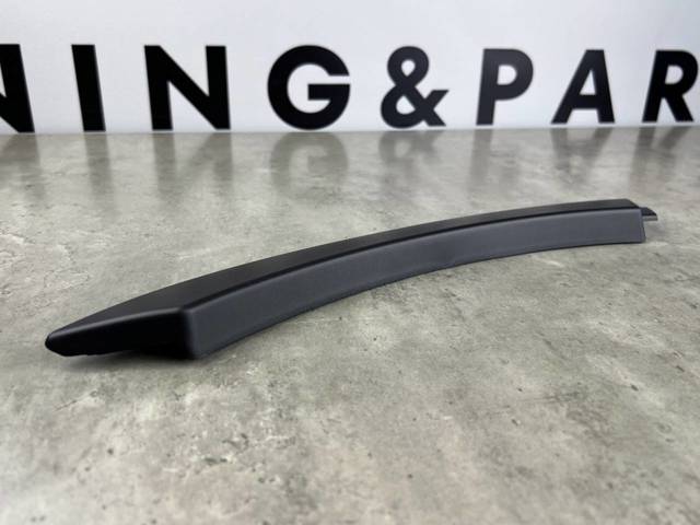 LR027251 LAND ROVER Moldura de guardabarro trasero derecho  en stock Córdoba