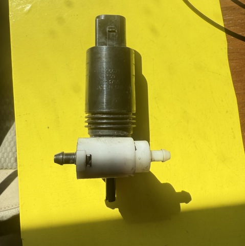 Bomba De Lavaparabrisas Para Mercedes Clase C S206, GLC, EQC - Repuesto Compatible OEM A2058660000