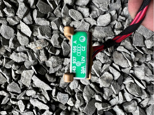 443937105A VAG Fusibles  en stock Huelva