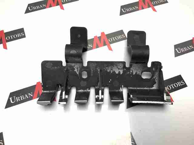 Soporte de parachoques trasero exterior derecho DQL000061 Land Rover