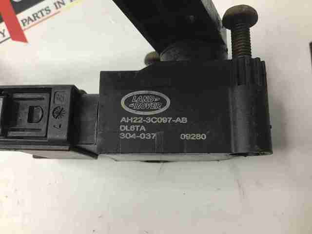 Sensor, nivel de suspensión neumática, delantero LR013915 Land Rover