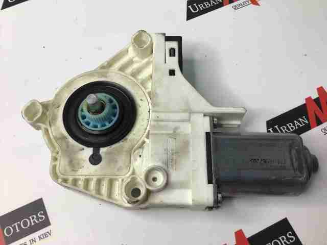 Motor eléctrico, elevalunas, puerta delantera derecha LR015450 Land Rover