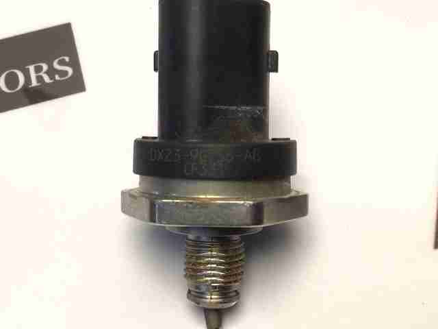 Sensor de presión de combustible LR035562 Land Rover