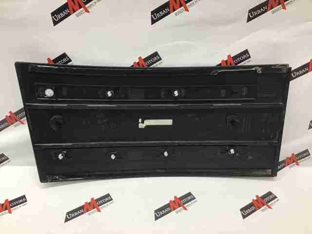 Moldura de la puerta delantera derecha LR038863 Land Rover