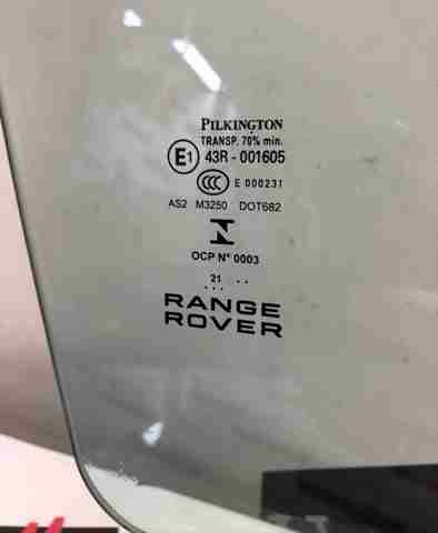 Luna de puerta trasera derecha LR043950 Land Rover