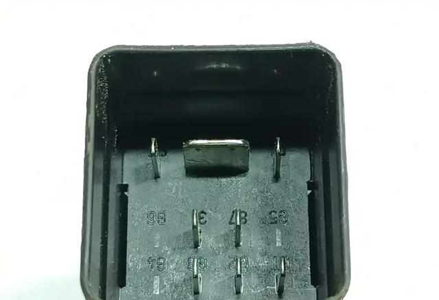 VAG 045907282A Relé de los calentadores  en stock Valencia