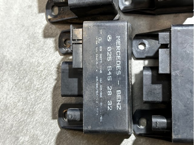 A0255452832 MERCEDES Relé de bujía de precalentamiento  disponible Ourense