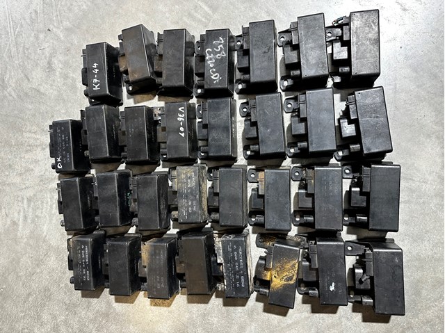 A0255452832 Relé de bujía de precalentamiento  comprar en Reus