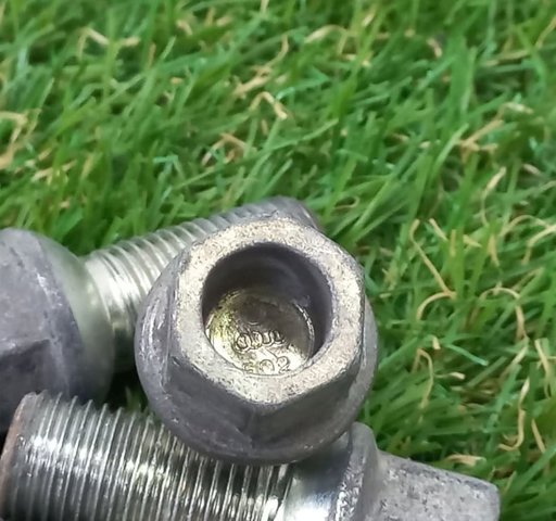 WHT002437 Tornillo de rueda comprar Almería