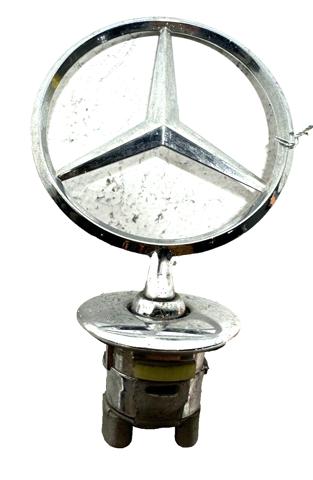 Emblema de capó 2218800086 Mercedes