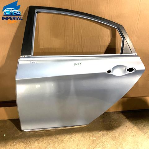 Puerta trasera izquierda 770033S000 Hyundai/Kia