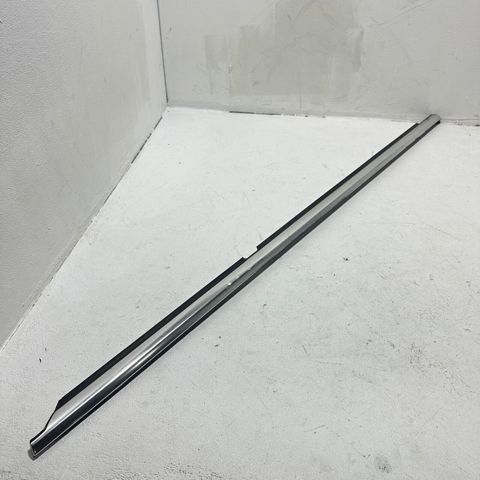 Moldura Para Bajar El Vidrio De La Puerta Delantera Derecha A2216903480 Mercedes