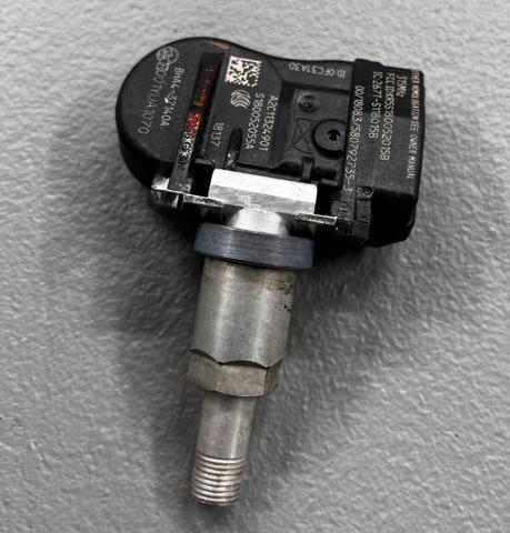 Sensor De Presion De Neumaticos BHA437140 Mazda