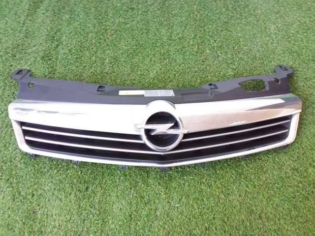OPEL 13225780 Parrilla  en stock Salamanca