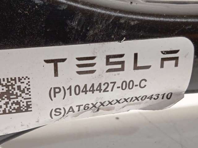 104442700C Tesla
